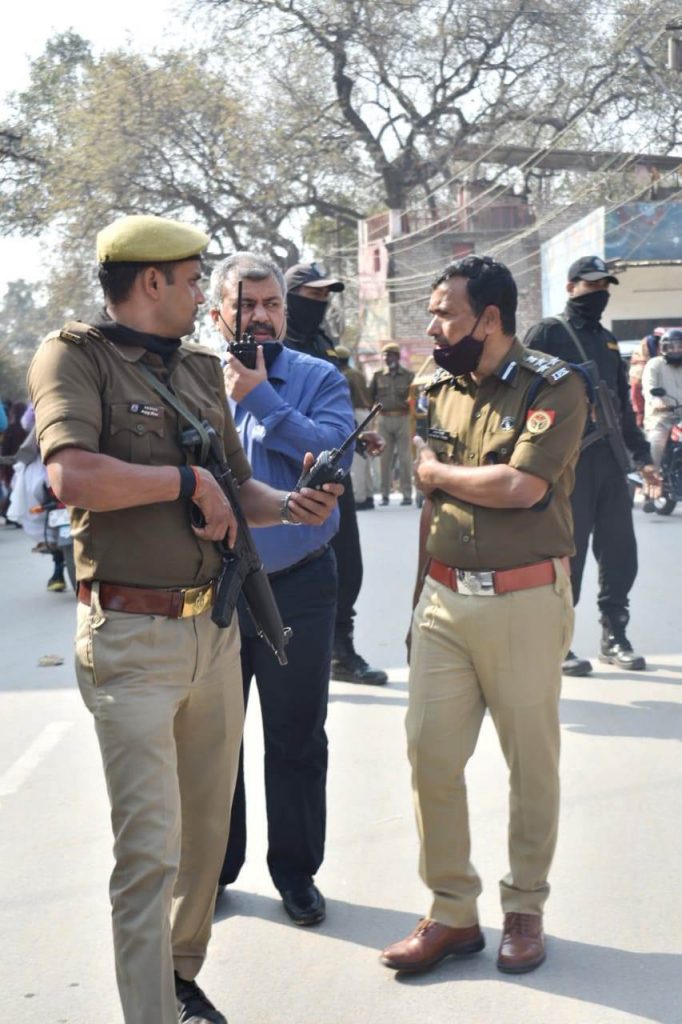 माघ मेला के दृष्टिगत DIG/SSP श्री सर्वश्रेष्ठ त्रिपाठी द्वारा संगम क्षेत्र में पैदल भ्रमण कर सुरक्षा व्यवस्था का जायजा लिया गया 4 9 3