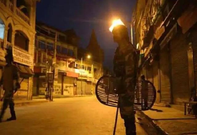 पंजाब: कोरोना के बढ़ते मामलों के बीच सभी स्कूल बंद, 8 जिलों में लगा Night Curfew 3 2020 12image 18 44 007060644392 ll