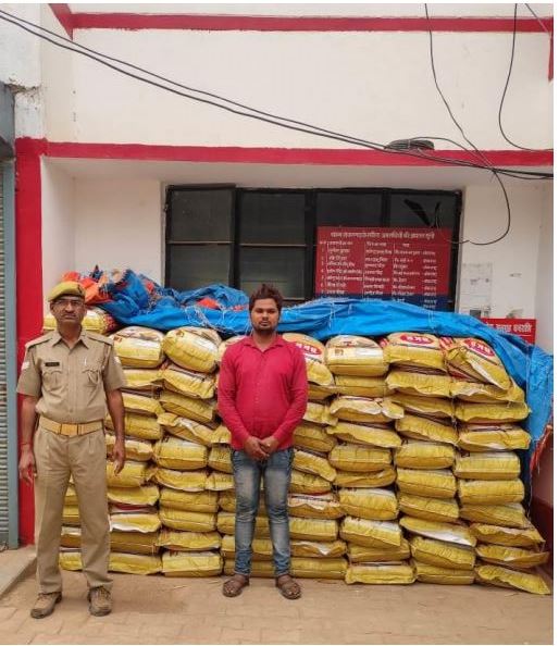 प्रयागराज : शंकरगढ़ पुलिस द्वारा 01 अभियुक्त को गिरफ्तार कर निशानदेही पर चोरी की गयी 100 बोरी अरहर की दाल बरामद 3 71