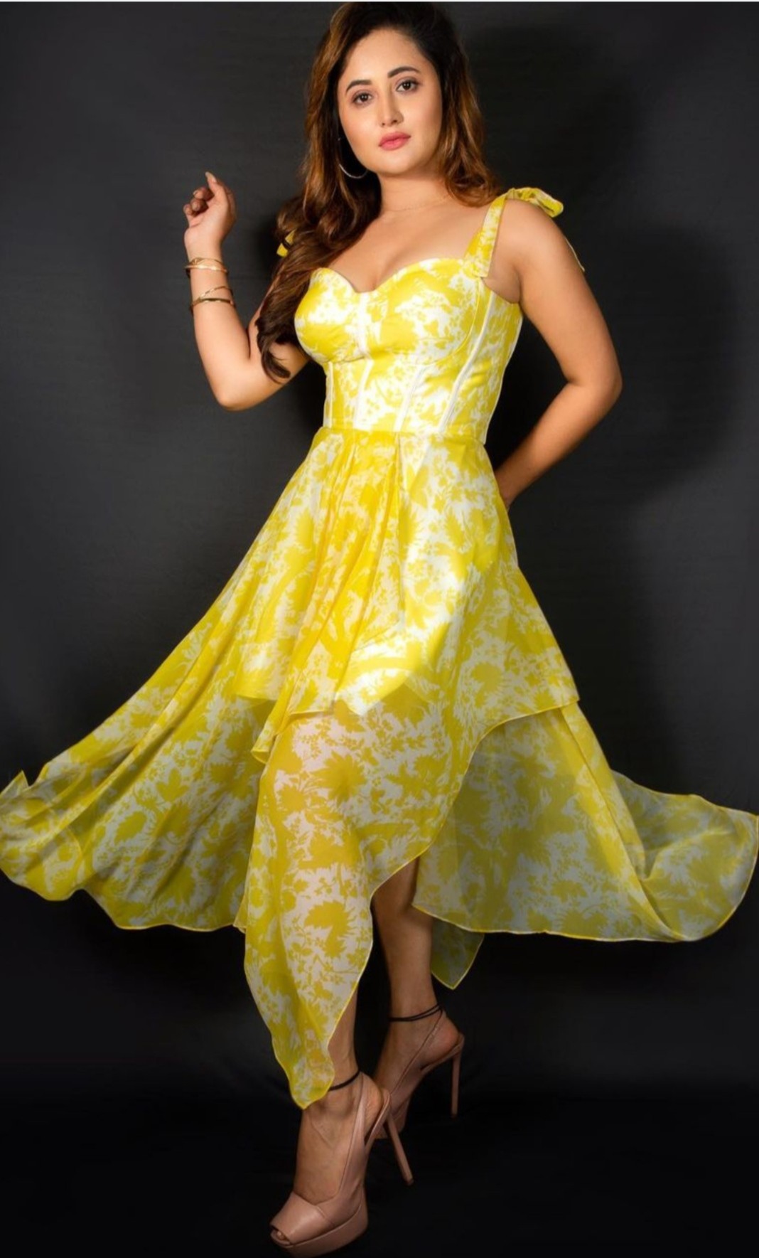 रश्मि देसाई ने कराया हॉट फोटोशूट फैंस ने बोला'आपकी कातिल अदाएं.' 10 IMG 20210307 200224