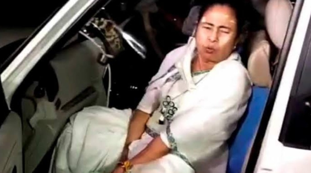 Paschim Bangal  चोट लगने के बाद आज पहली बार व्हील चेयर पर ममता का मेगा रोड शो