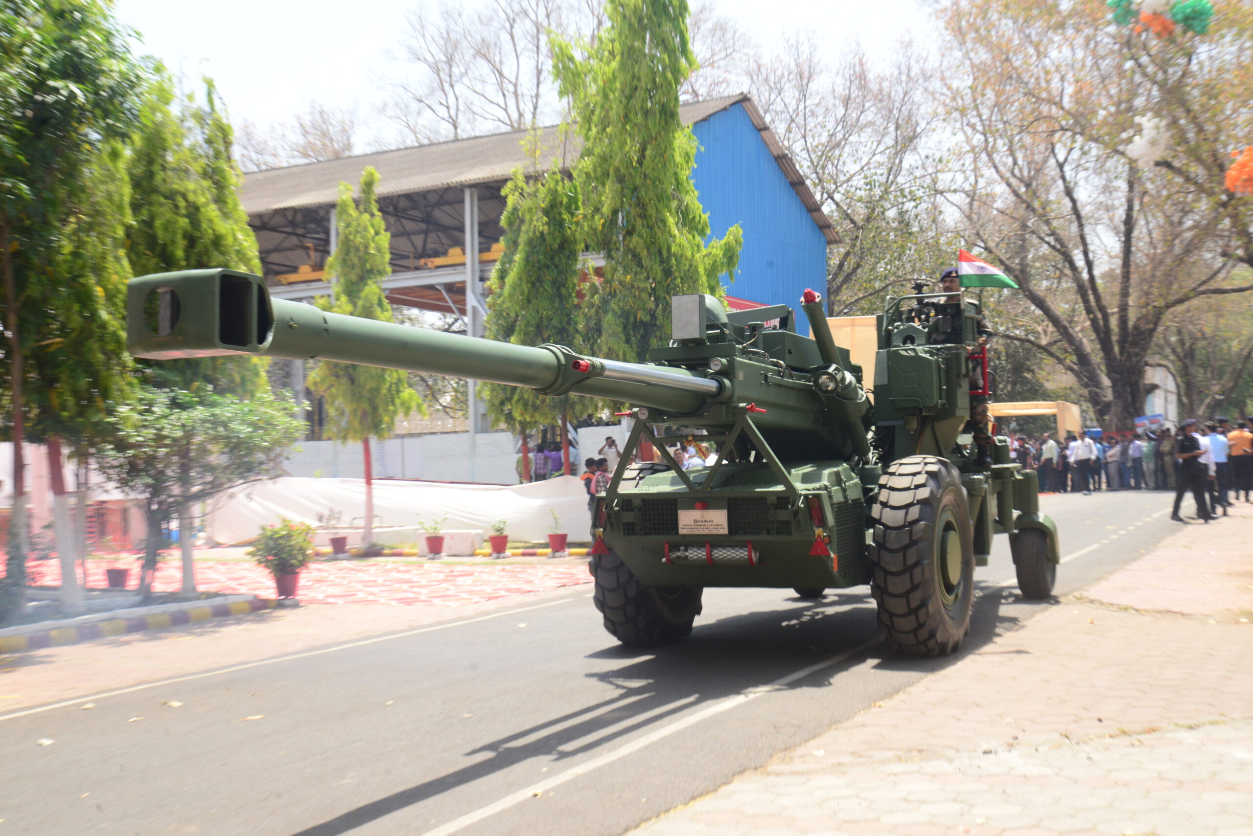 Ordnance Factory Day पर लगी शानदार प्रदर्शनी, अत्याधुनिक हथियारों को देख उत्साहित हुए लोग 3 dsc 1677 scaled