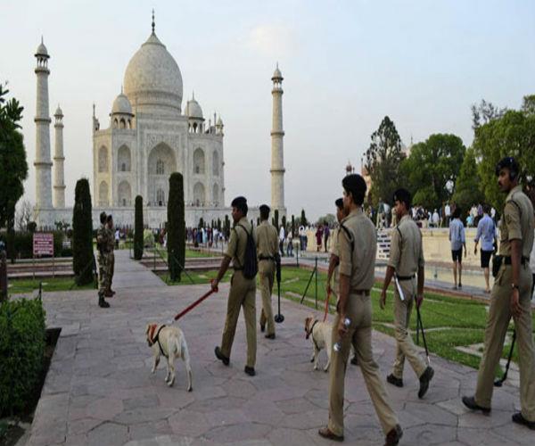 Taj Mahal : ताजमहल में बम की सूचना से मचा हड़कंप, बुलाया गया बम स्क्वायड की टीम 4 आगरा पहुंची बम स्क्वायड की टीम