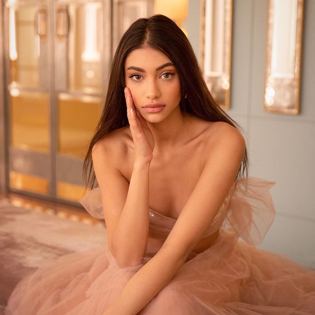 चंकी पांडे की भतीजी भी आजकल सुर्ख़ियों में, डाली bf संग फोटो 18 166815147 204339521494370 7537973734769363216 n