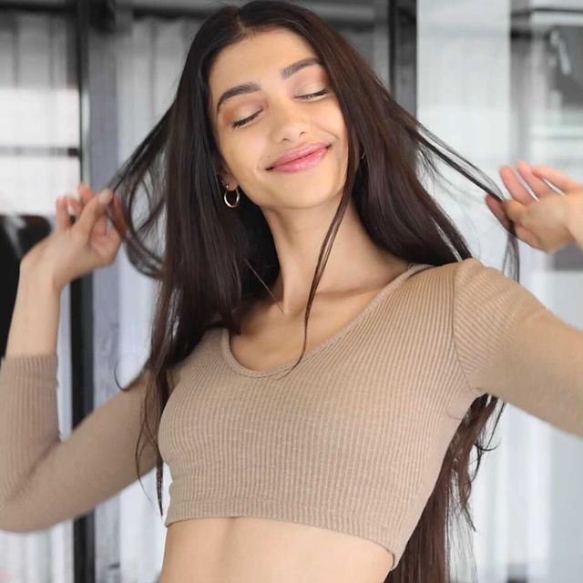 चंकी पांडे की भतीजी भी आजकल सुर्ख़ियों में, डाली bf संग फोटो 19 167184914 203719051092770 3274233387038759495 n