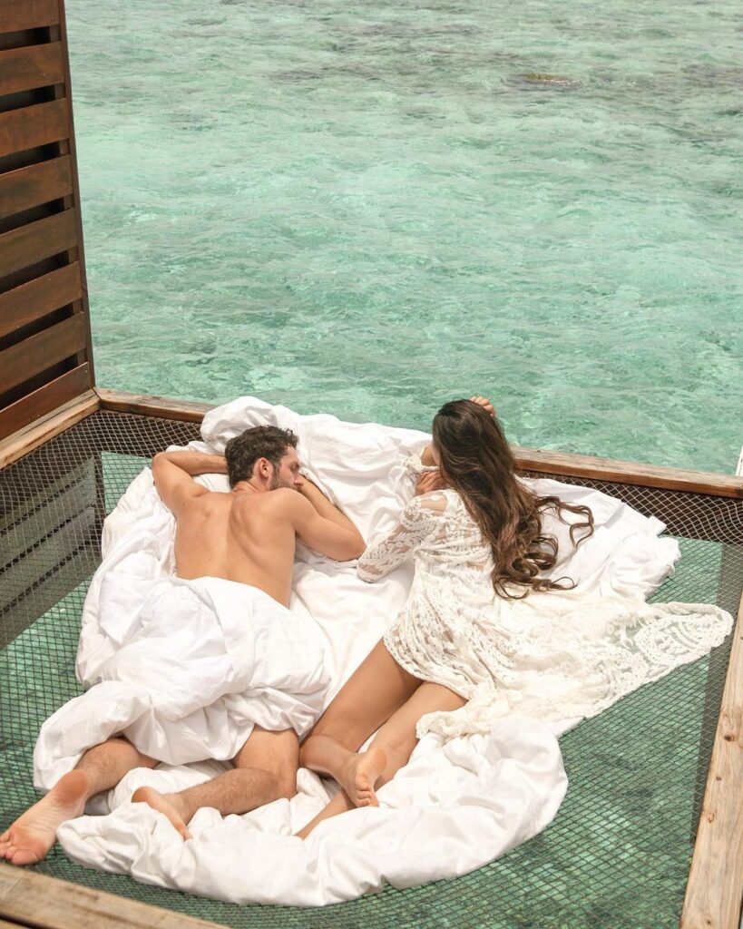 चंकी पांडे की भतीजी भी आजकल सुर्ख़ियों में, डाली bf संग फोटो 24 169639705 903839037072500 1810628551823809131 n1