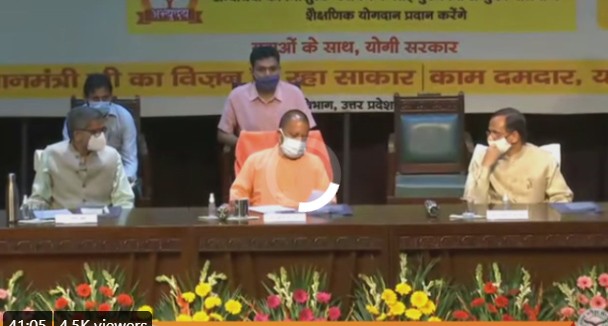 योगी आदित्यनाथ जी द्वारा , उ.प्र. लोकसेवा आयोग द्वारा आयोजित परीक्षा में आज चयनित पुलिस उपाधीक्षकों को नियुक्ति पत्र वितरण 5 yogi adityanath