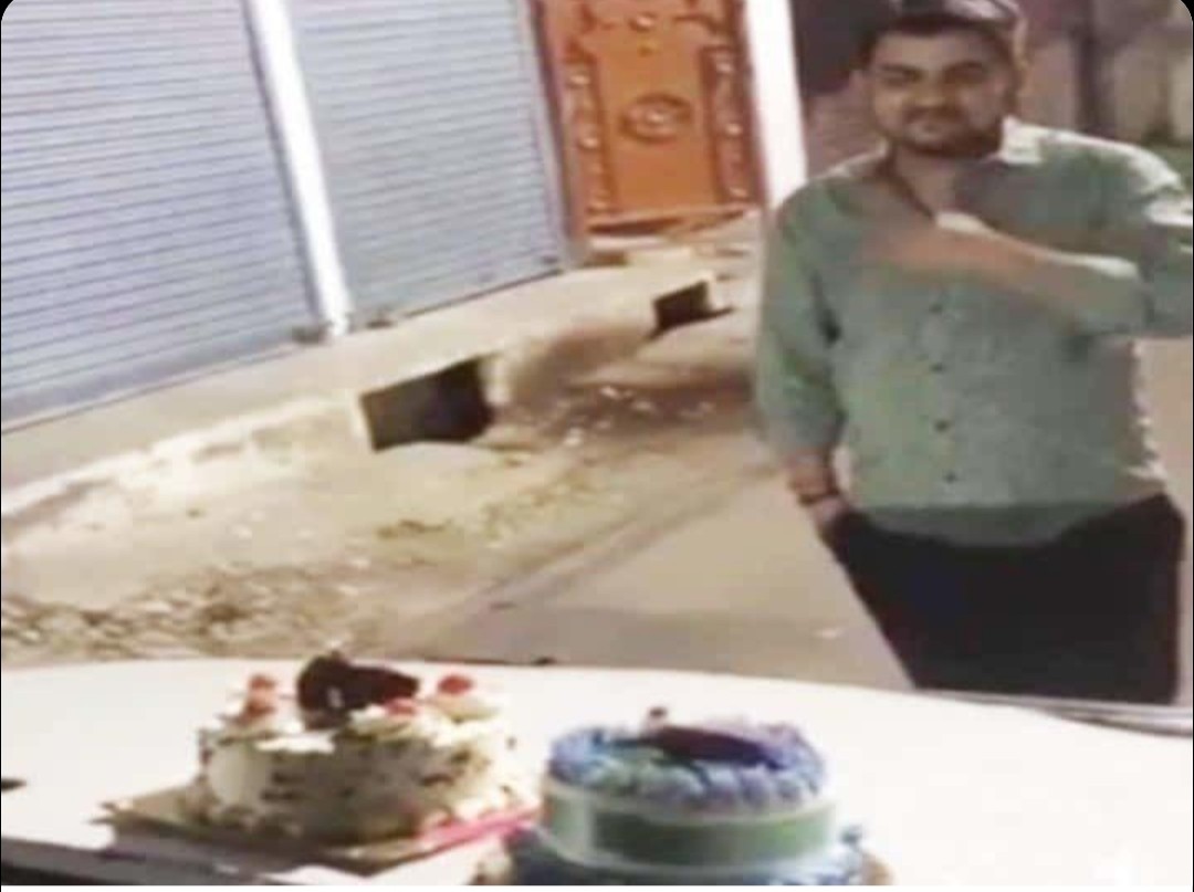 बीजेपी पार्षद ने बीच सड़क कार के बोनट पर केक कटवाकर मनाया दोस्त का जन्मदिन 4 अरेस्ट 1 20210511 104344