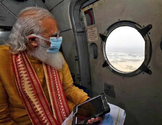 पीएम नरेंद्र मोदी ओडिशा और पश्चिम बंगाल के प्रभावित इलाकों का हवाई सर्वे कर रहे हैं , ममता बनर्जी के पास रिव्यू मीटिंग में बैठने का समय नहीं है । 1 20210528 184147