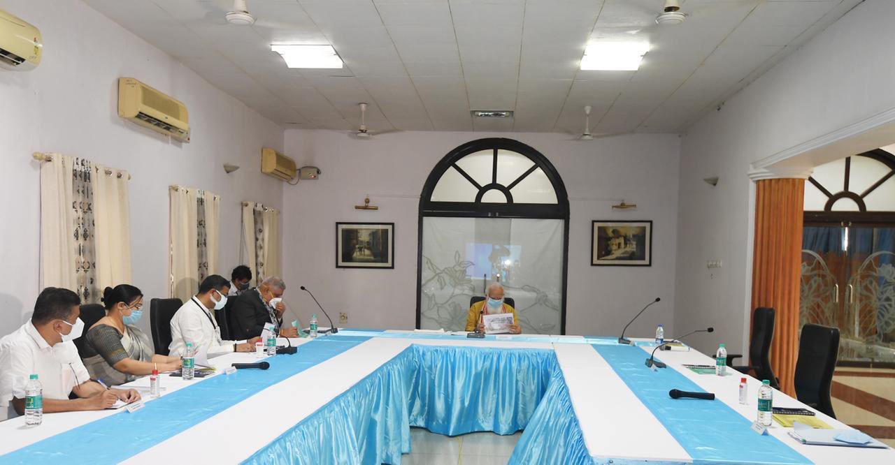 पीएम नरेंद्र मोदी ओडिशा और पश्चिम बंगाल के प्रभावित इलाकों का हवाई सर्वे कर रहे हैं , ममता बनर्जी के पास रिव्यू मीटिंग में बैठने का समय नहीं है । 2 20210528 184206
