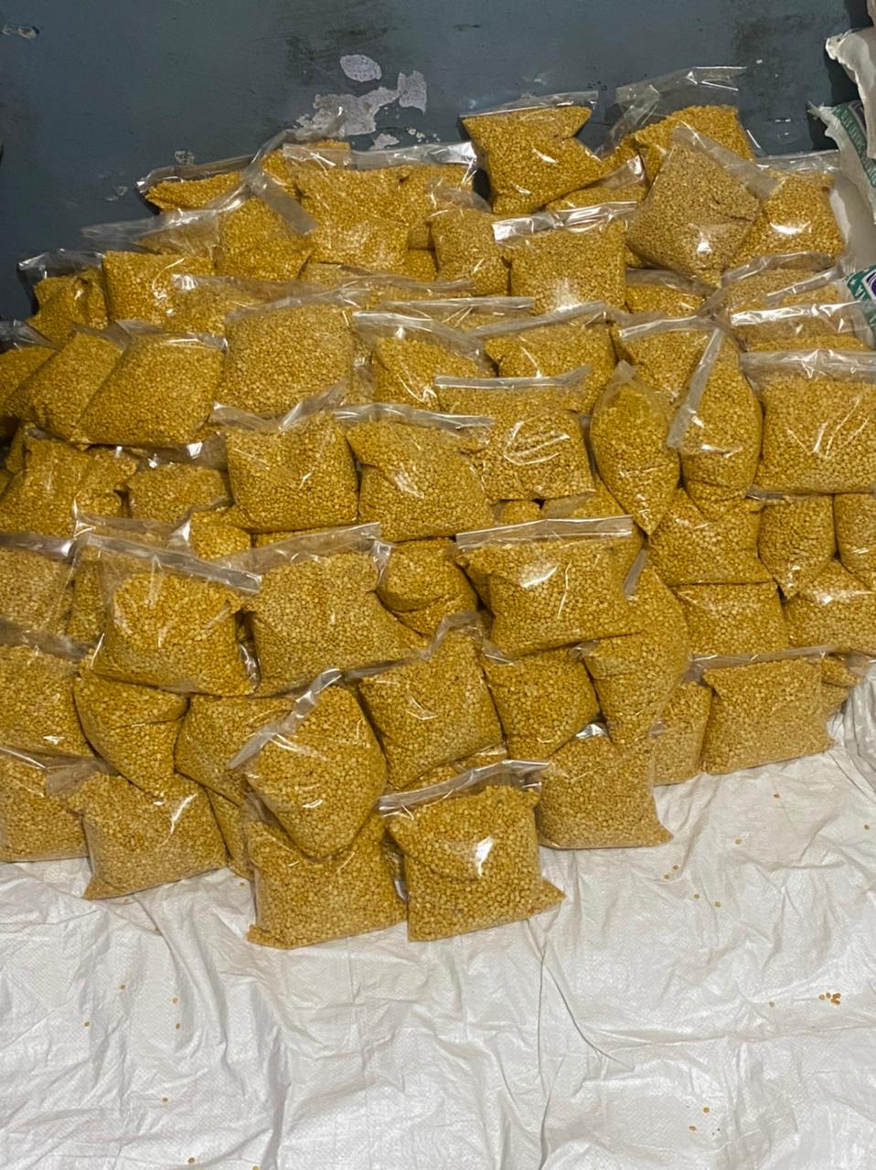 पूर्वी दिल्ली नगर निगम एवं खजूरी खास वार्ड से निगम पार्षद मनोज कुमार त्यागी ने आज लगभग 200 जरूरतमंदों को सूखा राशन वितरण 2 IMG 20210529 WA0058