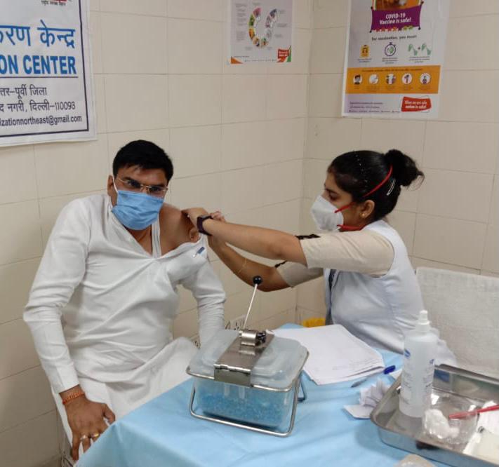 युवाओं को सन्देश वैक्सीन ज़रूर लगवाये (Manoj Tyagi - AAP Khajuri khas Ward 63E) 8 Manoj Tyagi Councillor