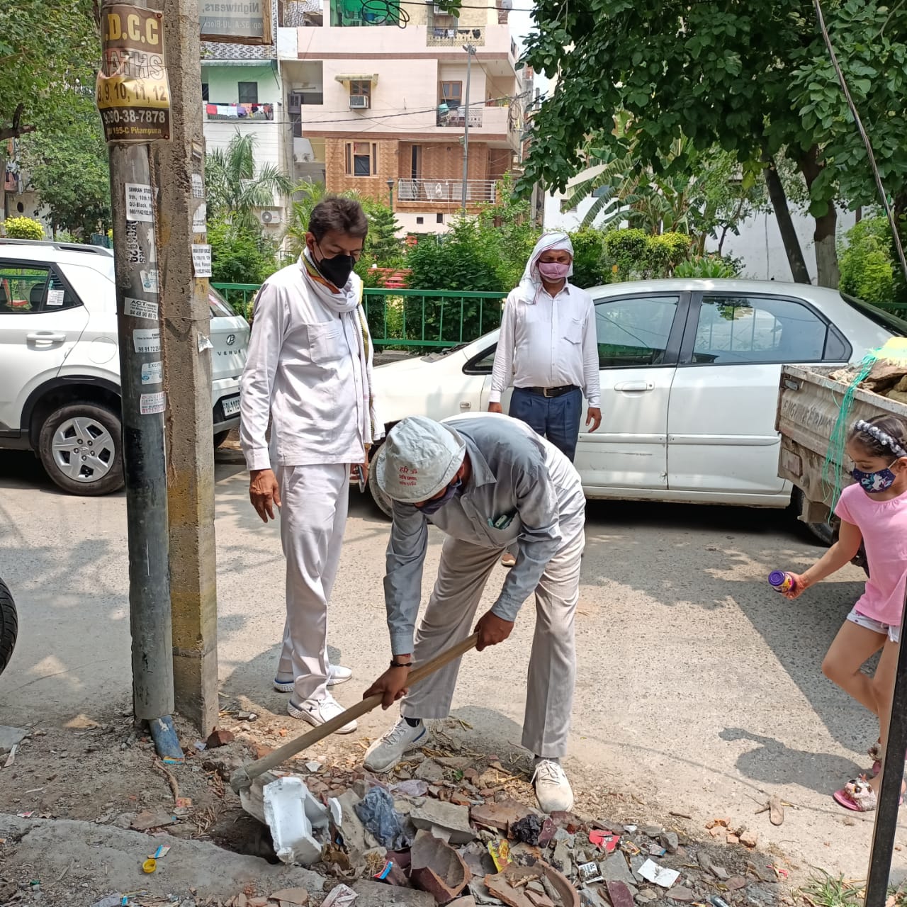 आज 24 जून को JU ब्लॉक पीतमपुरा में वर्क्स विभाग द्वारा गली रिपेयर करवाए- सुजीत ठाकुर निगम पार्षद 3 1 4
