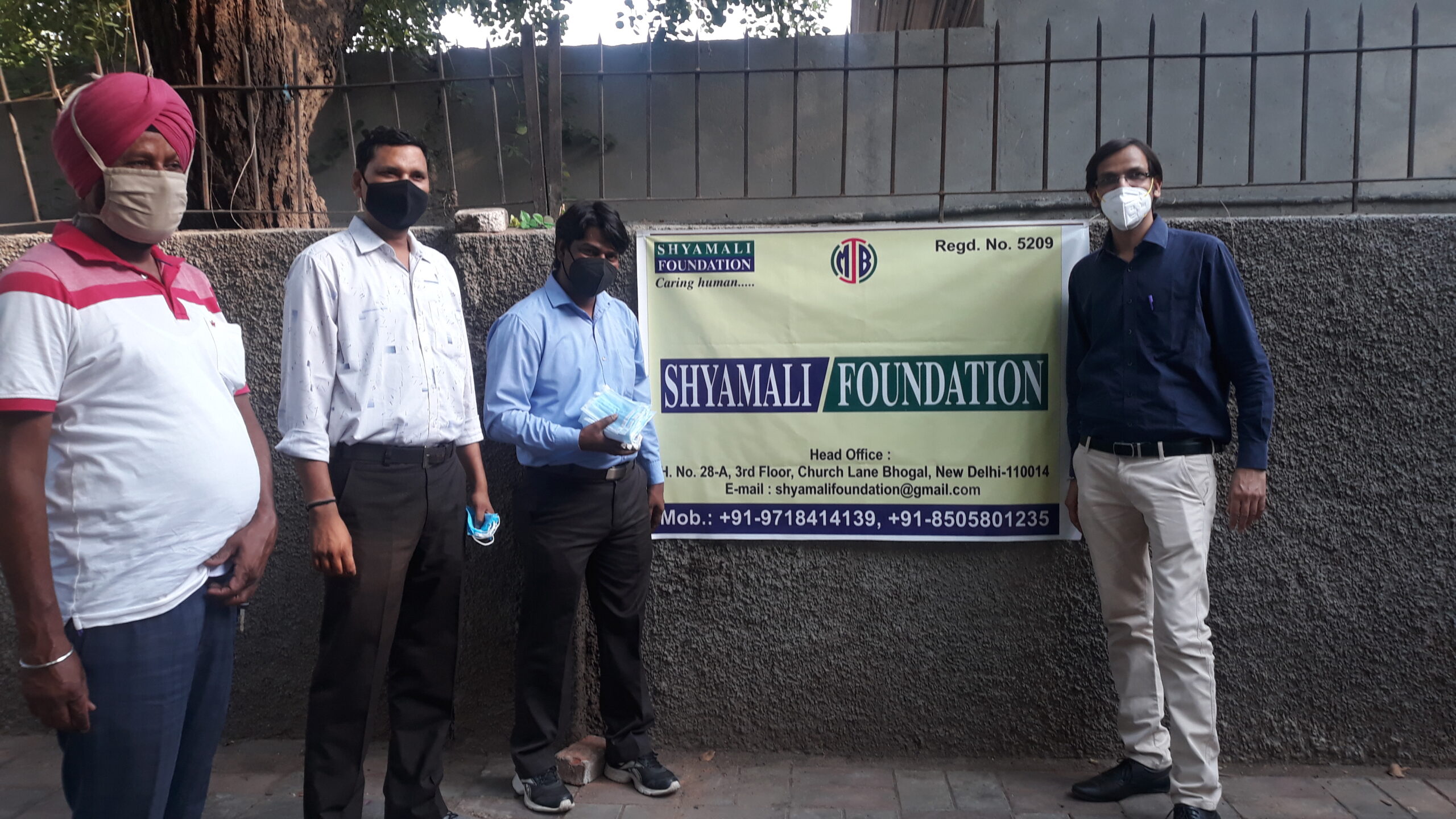 श्यामली फाउंडेशन (NGO) द्वारा मास्क और साबुन का वितरण 3 20210607 170545 scaled