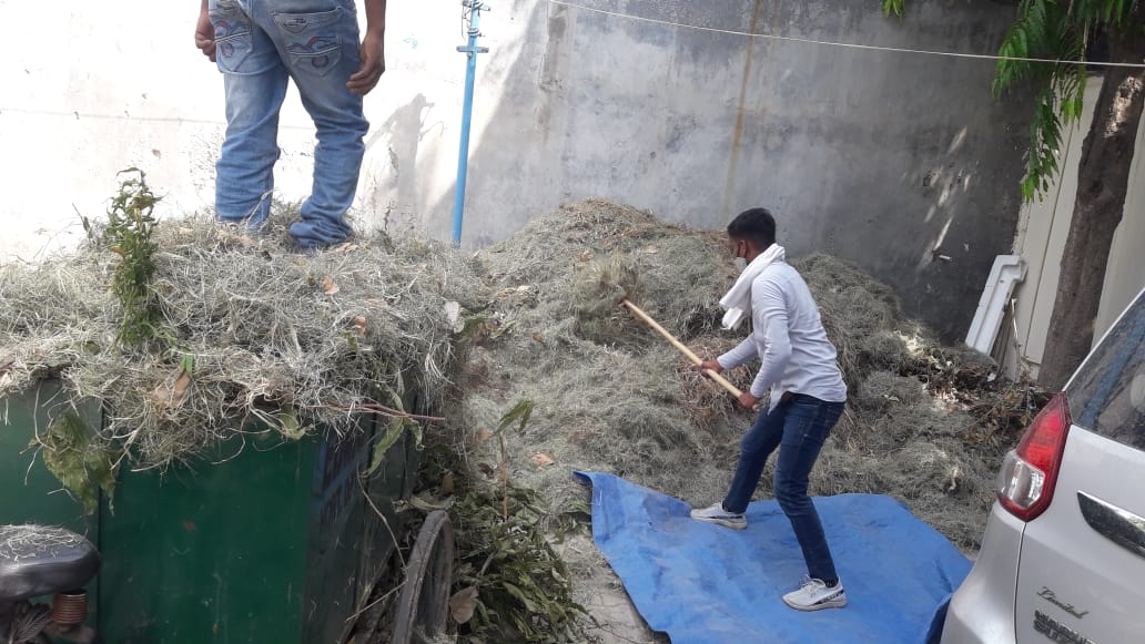 कोण्डली वार्ड में स्वच्छ्ता का ध्यान रखते हुए पॉकेट-5 MIG के पार्क का कूड़ा उठवाया गया- Atul Kumar Gupta निगम पार्षद 6 E5C3800VoAIC09q