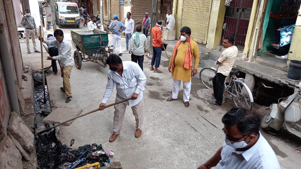 कोण्डली: न्यू कोंडली में MCD अधिकारियों व कर्मचारियों के साथ सफाई का निरीक्षण किया – Atul Kumar Gupta निगम पार्षद 10 E5G3uZWUcAMHZHX