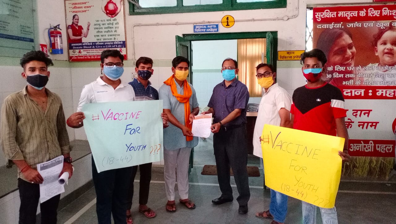 18 से 44 वर्ष तक के युवाओं के लिए कोविड -19 की बैकसीन उपलब्ध कराने के लिए चिकित्सा अधिकारी बाजपुर को सौंपा ज्ञापन : 1 IMG 20210604 WA0013