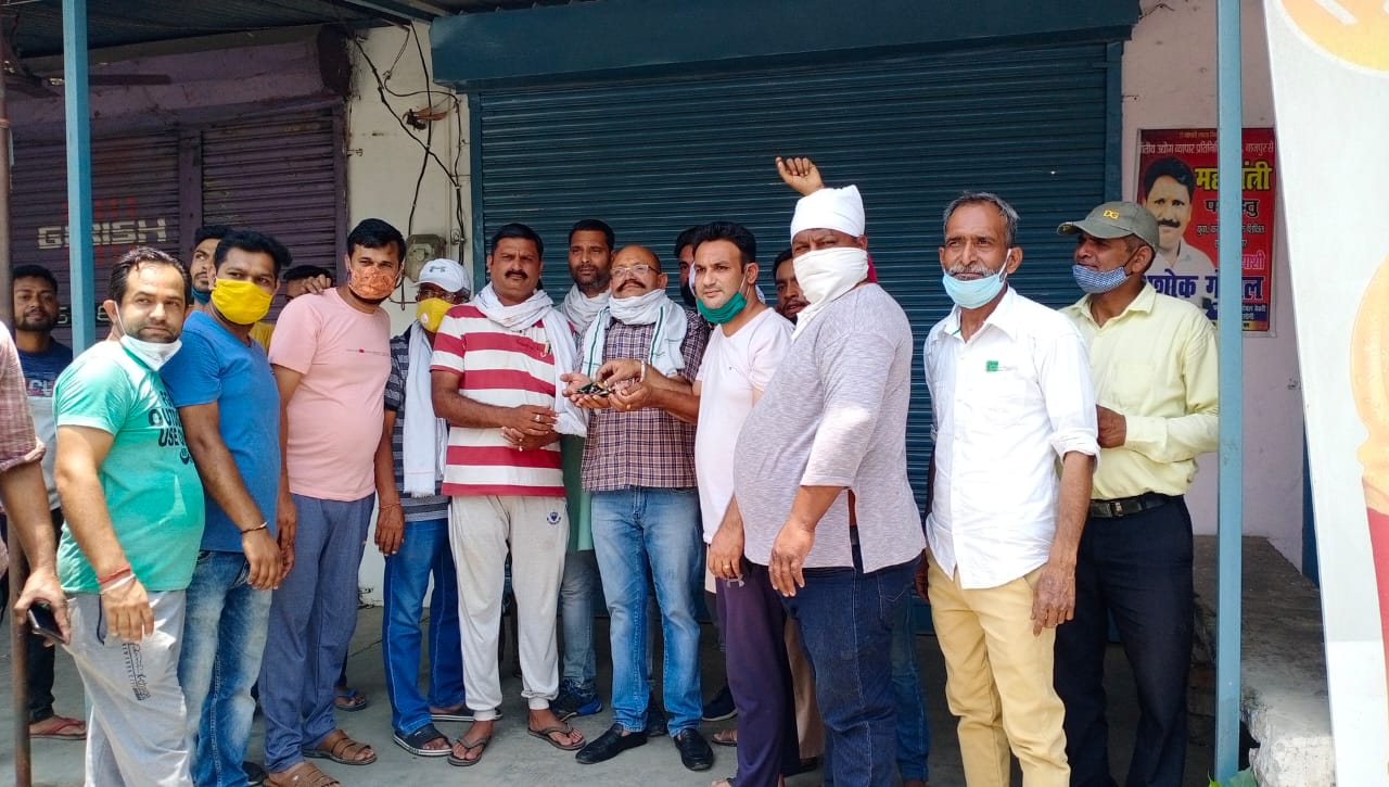 बाजार बंद के विरोध में बाजपुर के व्यापारियों का प्रदर्शन : 1 IMG 20210605 WA0038 1