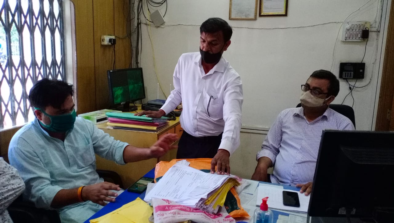 काशीपुर अर्बन को-आपरेटिव बैंक में मैनेजर पर शेयर होल्डर के फार्म को जमा न करने का लगा आरोप: 1 IMG 20210607 WA0027 1