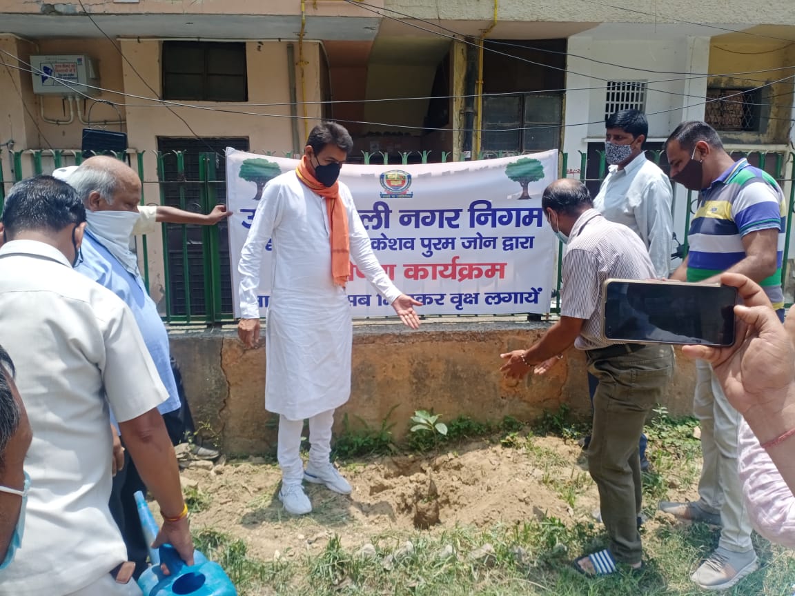 अंतरराष्ट्रीय योग दिवस के शुभ अवसर पर C, D ब्लॉक पार्क व QU ब्लॉक पार्क में पर्यावरण की सुरक्षा हेतु वृक्षारोपण किया - सुजीत ठाकुर निगम पार्षद चेयरमैन 4 IMG 20210621 WA0184