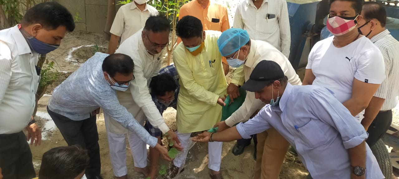 आज कृष्णा नगर वार्ड स्थित राधे पुरी निगम विद्यालय के नए भवन के भूमि पूजन कार्यक्रम और वृक्षारोपण कार्यक्रम - Sandeep kapoor निगम पार्षद 5 IMG 20210624 WA0005