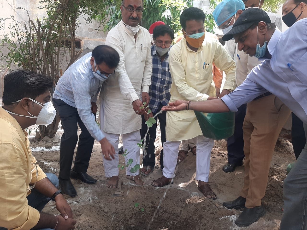 आज कृष्णा नगर वार्ड स्थित राधे पुरी निगम विद्यालय के नए भवन के भूमि पूजन कार्यक्रम और वृक्षारोपण कार्यक्रम - Sandeep kapoor निगम पार्षद 3 IMG 20210624 WA0007