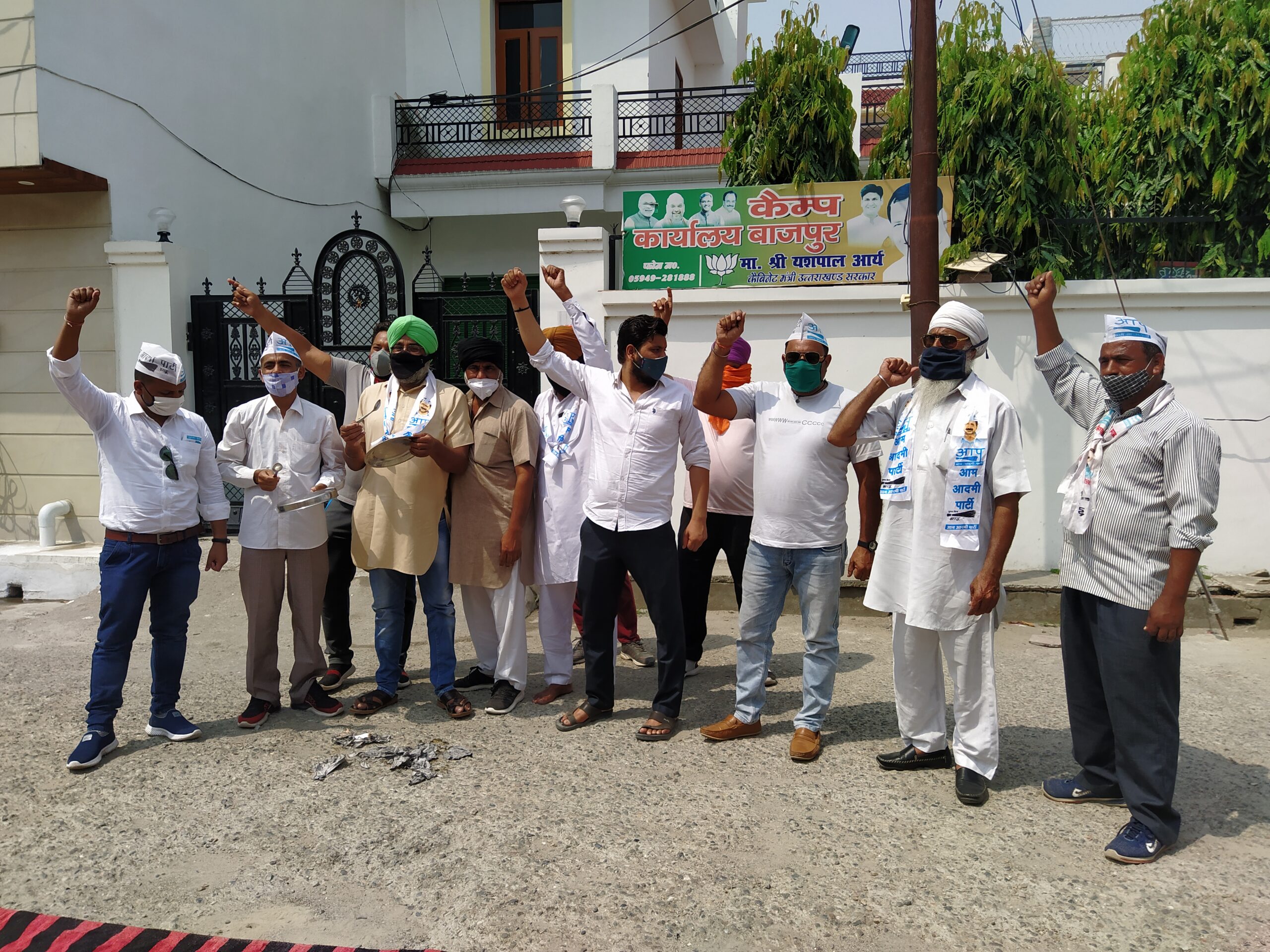 कैबिनेट मंत्री यशपाल आर्य के कार्यालय पर आम आदमी पार्टी कार्यकर्ताओं द्वारा कृषि कानून के खिलाफ विरोध: 1 IMG 20210605 100814 scaled