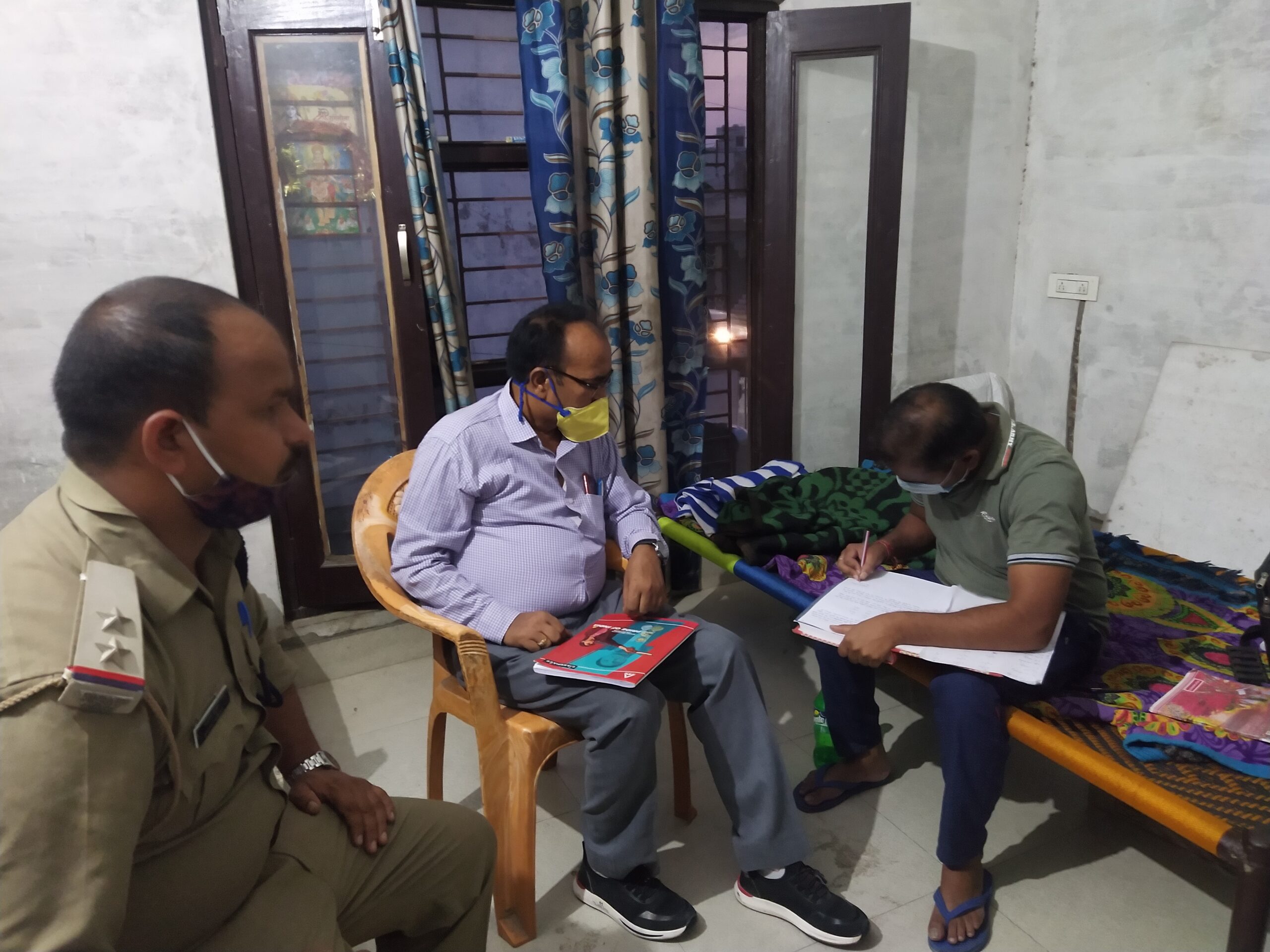 बाजपुर बेरिया रोड स्थित अंग्रेजी शराब की दुकान पर एस ओ जी रुद्रपुर की टीम की छापेमारी : 1 IMG 20210605 193346 scaled