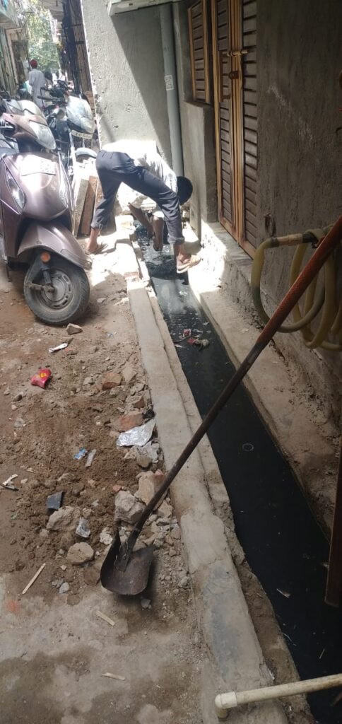 डेंगू और चिकुनगुनिया से बचाव के लिए 1 न. से 11 न. तक खादर की साइड, अंबेडकर नगर, हैदरपुर में किटनाशक दवाई का नाली में छिड़काव करवाएं- Sujeet Thakur 2 3