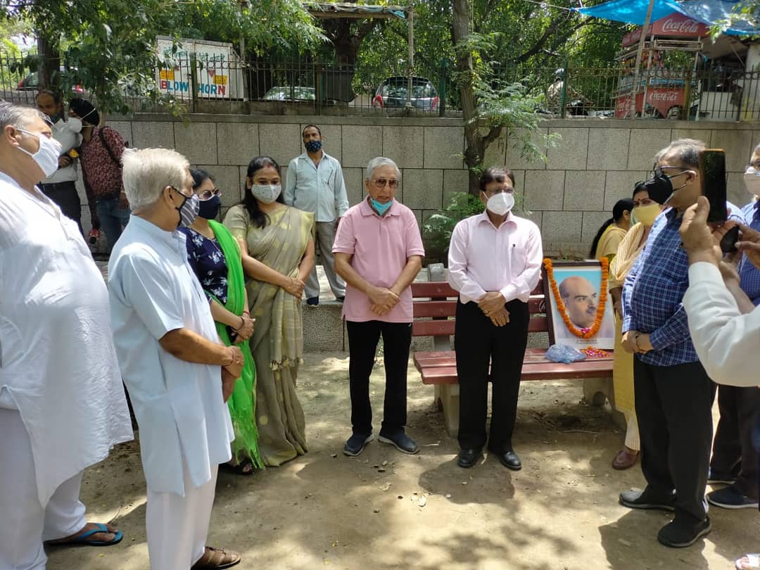 श्री श्यामा प्रसाद मुखर्जी जी की जन्म जयंती पर पुष्पांजलि अर्पण किया – अपर्णा गोयल निगम पार्षद 3 E5nNCTZUUAYc5ds