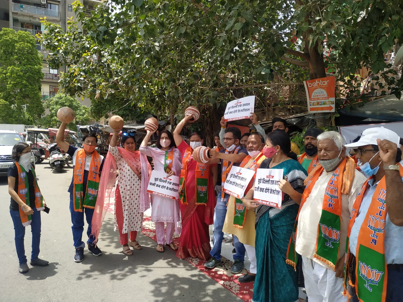 दिल्ली में जल संकट बरकरार जनता के बीच मची त्राहि त्राहि – अपर्णा गोयल निगम पार्षद 9