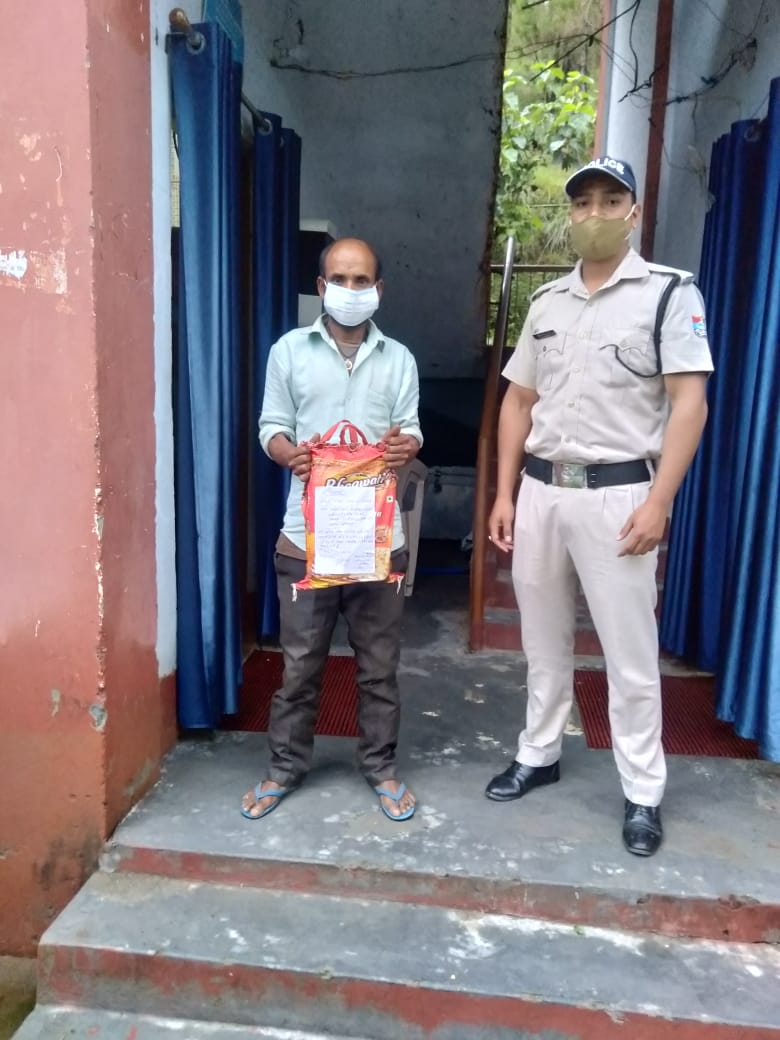 कांडा बागेश्वर पुलिस द्वारा अवैध शराब मादक पदार्थ के विरुद्ध चलाए जा रहे हैं अभियान पकड़ा गया एक व्यक्ति। 4 IMG 20210724 WA0008