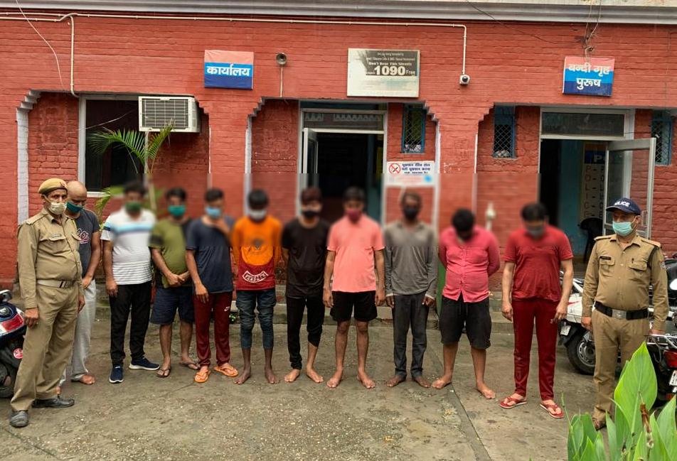"मिशन मर्यादा" के तहत हरिद्वार पुलिस ने हरकी पैड़ी के गंगा घाटों पर हुड़दंग करते 10 व्यक्तियों को गिरफ्तार किया है #UttarakhandPolice #मिशन_मर्यादा #Haridwar 2 ukpolice