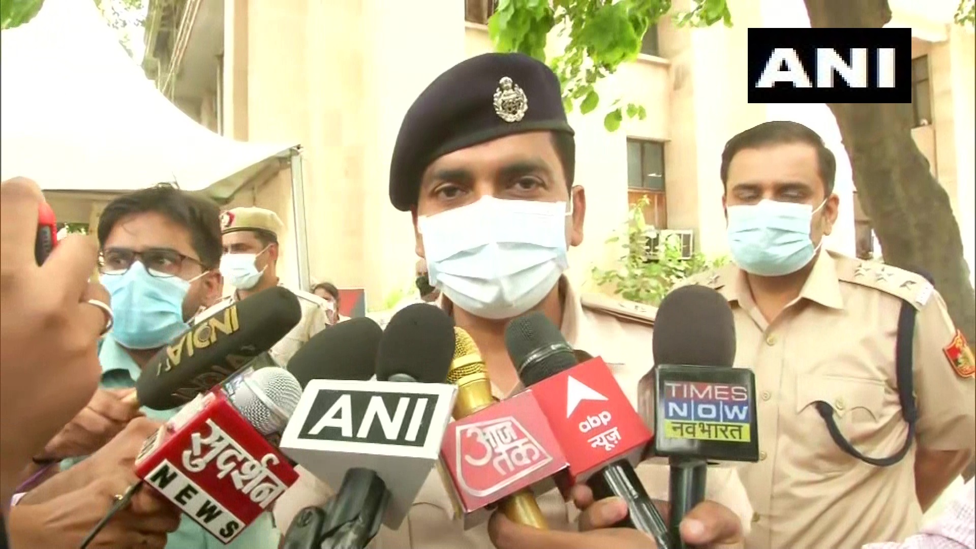 Delhi Police arrest Ashwini Upadhyay and five others over alleged inflammatory sloganeering 3 E8aqt0QVoAYwNsN