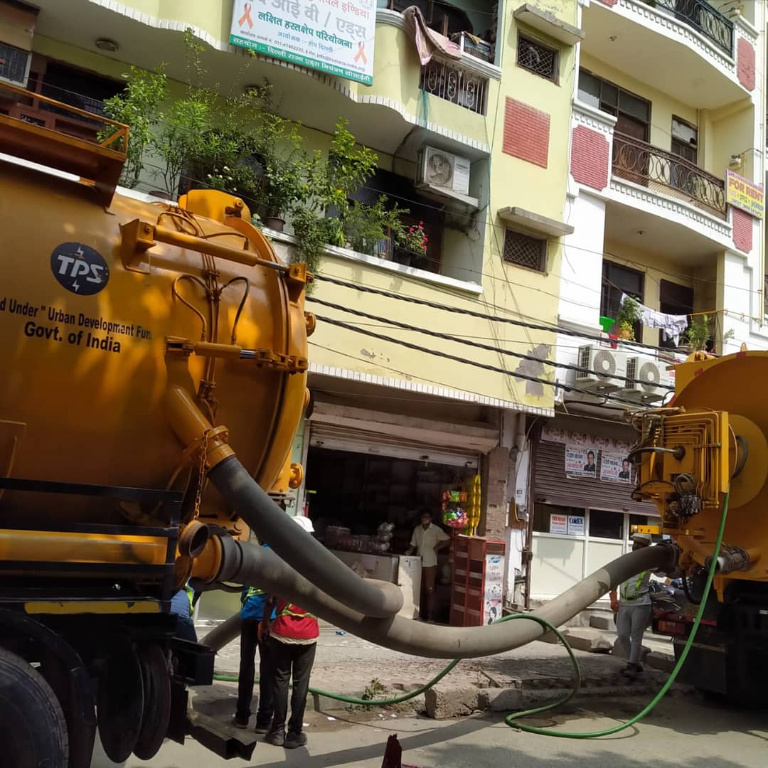 इंद्रप्रस्थ विस्तार के जोशी कालोनी एरिया में सुपर सॉकर आदि मशीनों के जरिए नालों की सफाई का कार्य किया गया – अपर्णा गोयल निगम पार्षद 9 E93d XqUYAAsKdw
