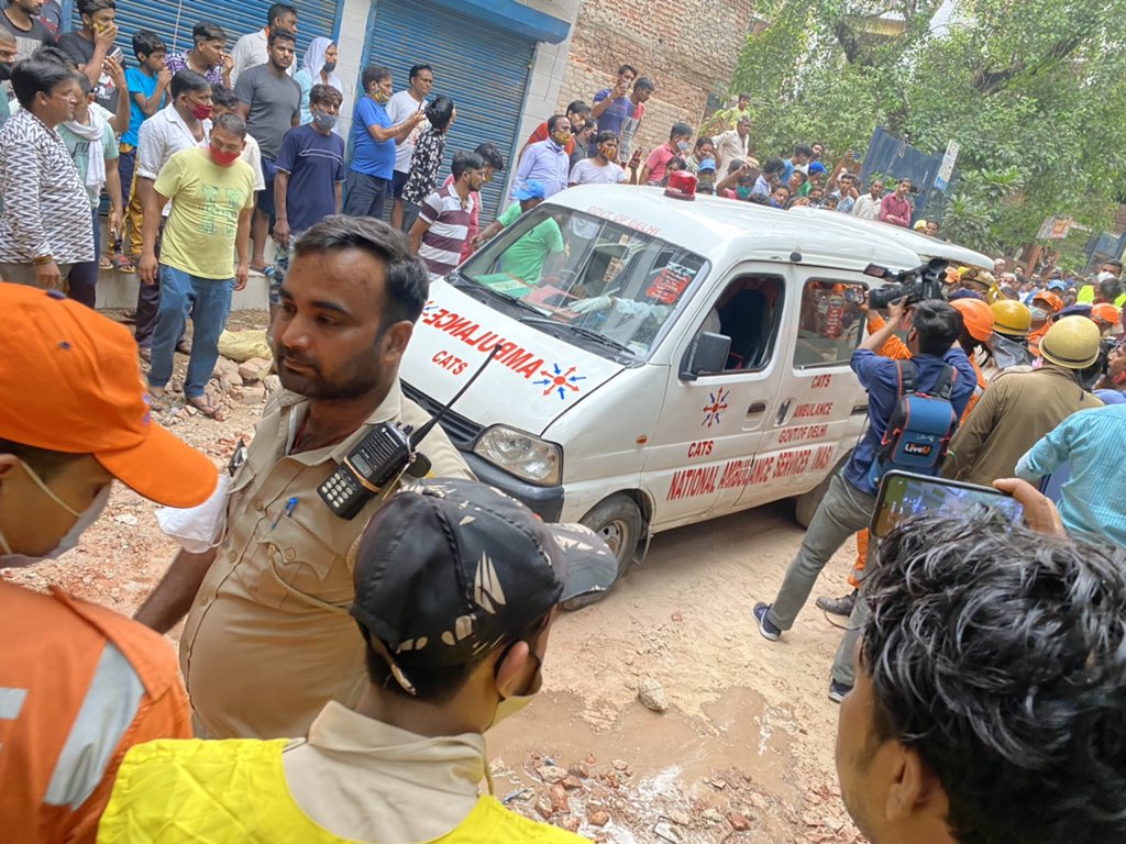 भाजपा शासित एम सी डी की लापरवाही की वजह से नन्द नगरी मकान हादसे में एक व्यक्ति की मौत हो गई – Manoj Tyagi