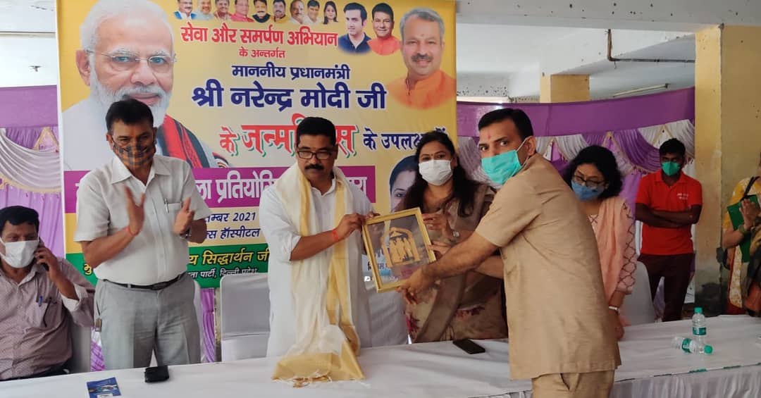 सेवा बस्तियों के बच्चों के लिए चित्रकला प्रतियोगिता, माननीय प्रधानमंत्री श्री नरेंद्र मोदी जी के जन्मदिवस के अवसर पर सेवा ही समर्पण पखवाड़ा – अपर्णा गोयल निगम पार्षद 3 FAD7LX1VcActffE