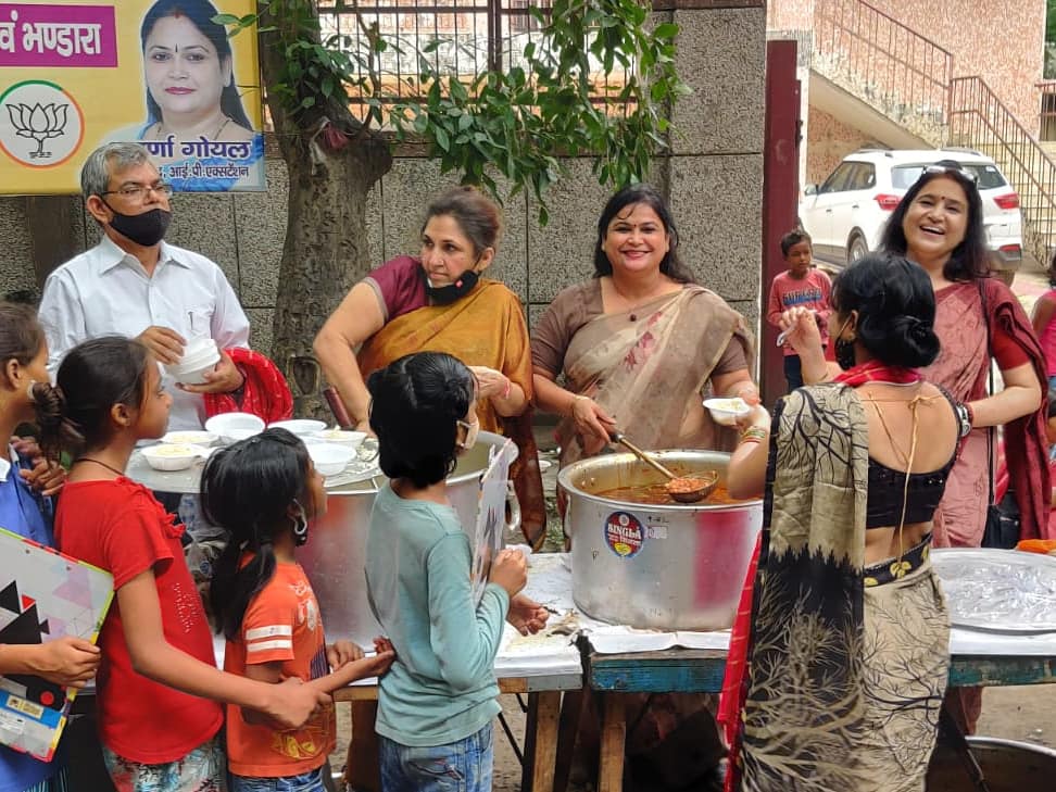 सेवा बस्तियों के बच्चों के लिए चित्रकला प्रतियोगिता, माननीय प्रधानमंत्री श्री नरेंद्र मोदी जी के जन्मदिवस के अवसर पर सेवा ही समर्पण पखवाड़ा – अपर्णा गोयल निगम पार्षद 3 FAEAGbYUcAIVr5