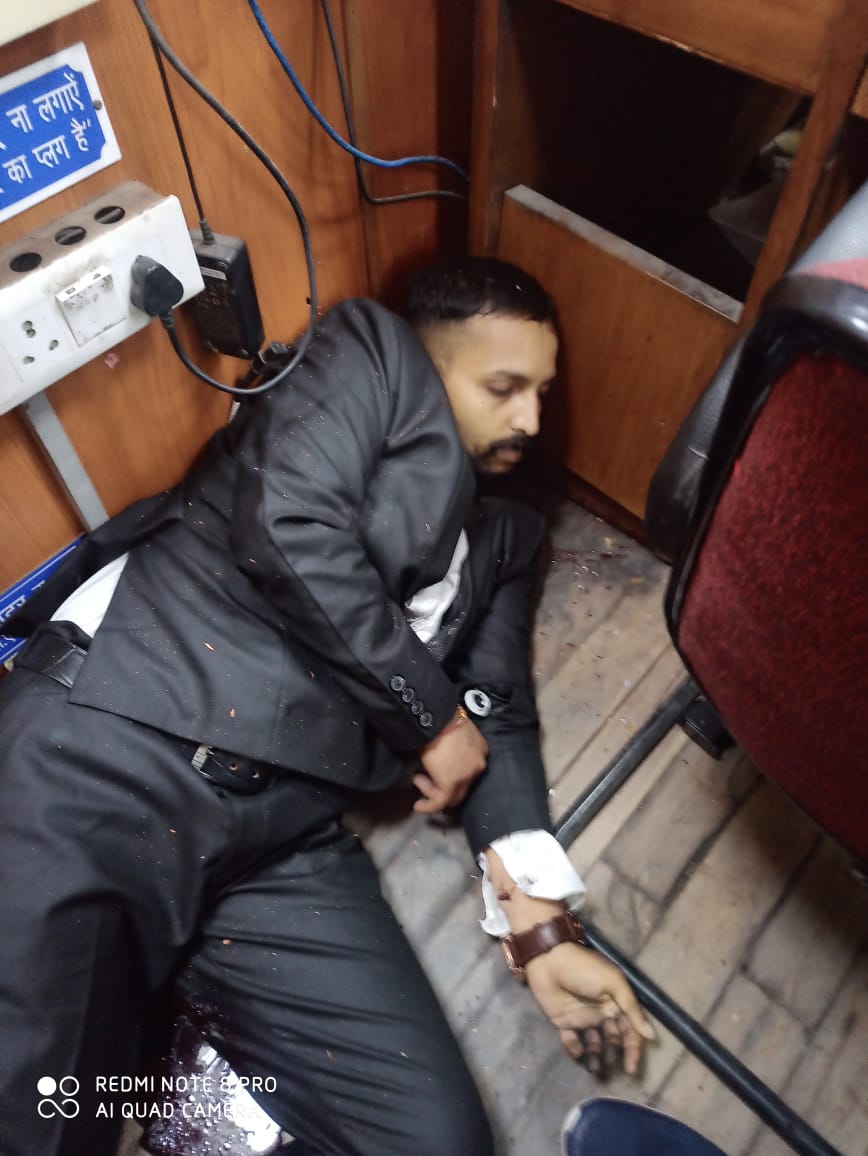 Breaking News Delhi: जज के सामने हत्या का इकलौता मामला,रोहिणी कोर्ट में शूटआउट, टिल्लू गैंग के गुर्गों ने ली गैंगस्टर गोगी की जान! 5 IMG 20210924 WA0013