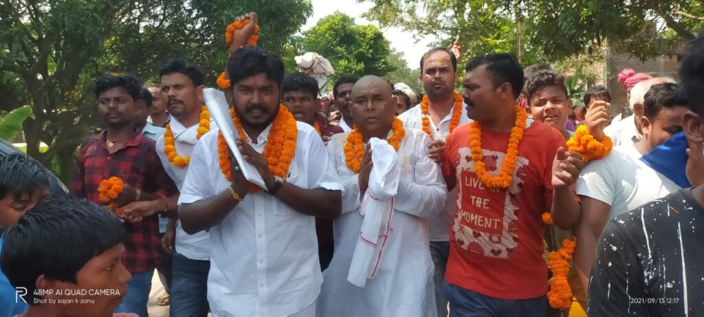 नानपुर गांव का पूरा जन समूह उमड़ पड़ा पूर्व ग्रामपंचायत संजीव मिश्रा जी को देख कर ! 7 WhatsApp Image 2021 09 16 at 09.21.38 1