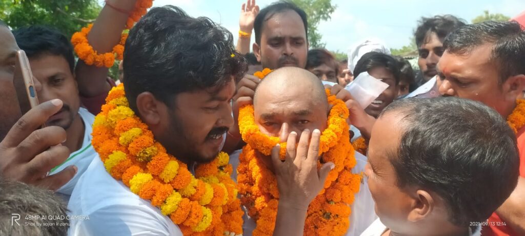 नानपुर गांव का पूरा जन समूह उमड़ पड़ा पूर्व ग्रामपंचायत संजीव मिश्रा जी को देख कर ! 10 WhatsApp Image 2021 09 16 at 09.21.39