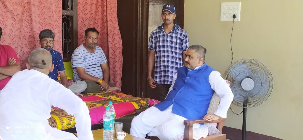 नानपुर गांव का पूरा जन समूह उमड़ पड़ा पूर्व ग्रामपंचायत संजीव मिश्रा जी को देख कर ! 3 WhatsApp Image 2021 09 16 at 09.36.42 1