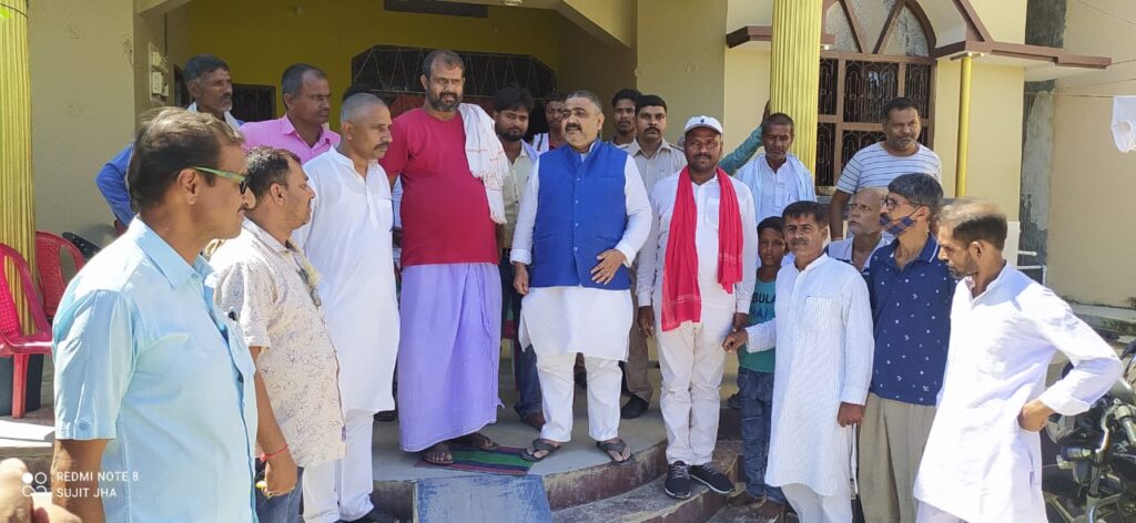 नानपुर गांव का पूरा जन समूह उमड़ पड़ा पूर्व ग्रामपंचायत संजीव मिश्रा जी को देख कर ! 5 WhatsApp Image 2021 09 16 at 09.36.43 1