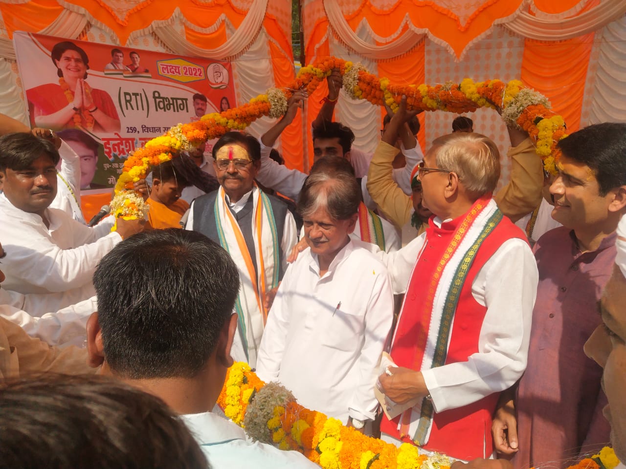 Congress Pratigya Yatra कांग्रेस के वरिष्ठ नेता एवं पूर्व अध्यक्ष इलाहाबाद मंडल विकास निगम श्री रमेश पांडे जी ने किया प्रतिज्ञा यात्रा का प्रयागराज के मांडा क्षेत्र में स्वागत 3 Congress Pratigya Yatra