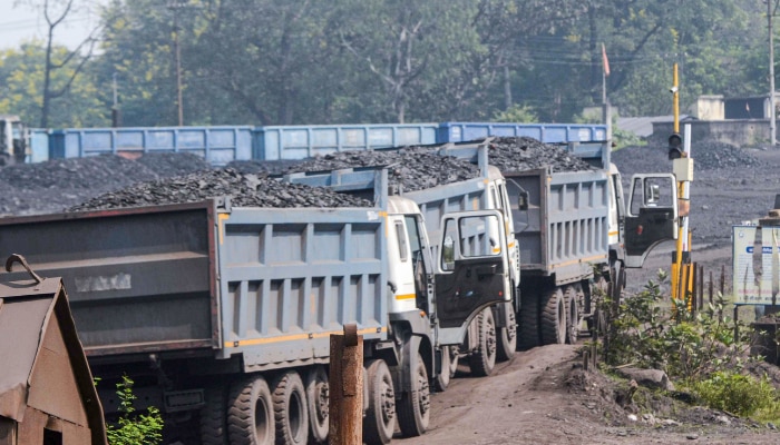 India national news: कोयले की कमी से दिल्ली समेत कई राज्यों में बिजली कटौती जारी