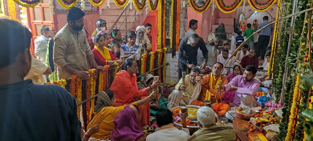 Devotthan Ekadashi Veni Madhav Temple Prayagraj देवोत्थान एकादशी पर वेणी माधव मंदिर प्रयागराज में हुआ नगर देवता का महाभिषेक 4 IMG 20211115 WA0034