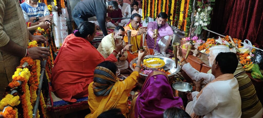 Devotthan Ekadashi Veni Madhav Temple Prayagraj देवोत्थान एकादशी पर वेणी माधव मंदिर प्रयागराज में हुआ नगर देवता का महाभिषेक 3 IMG 20211115 WA0036