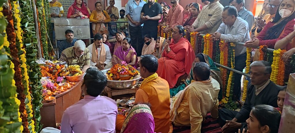 Devotthan Ekadashi Veni Madhav Temple Prayagraj देवोत्थान एकादशी पर वेणी माधव मंदिर प्रयागराज में हुआ नगर देवता का महाभिषेक 9 IMG 20211115 WA0043