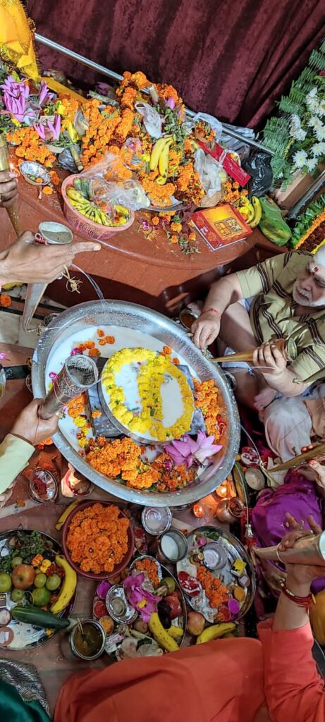 Devotthan Ekadashi Veni Madhav Temple Prayagraj देवोत्थान एकादशी पर वेणी माधव मंदिर प्रयागराज में हुआ नगर देवता का महाभिषेक 14 IMG 20211115 WA0047