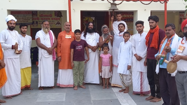 अरैल तट मे पूजा-अर्चना कर सरकार के शपथ ग्रहण की खुशियां मनाई गईl